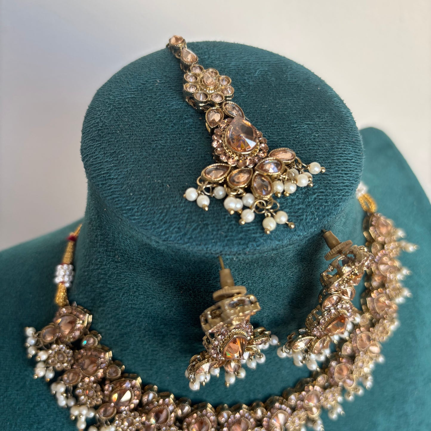 Amara - antique gold