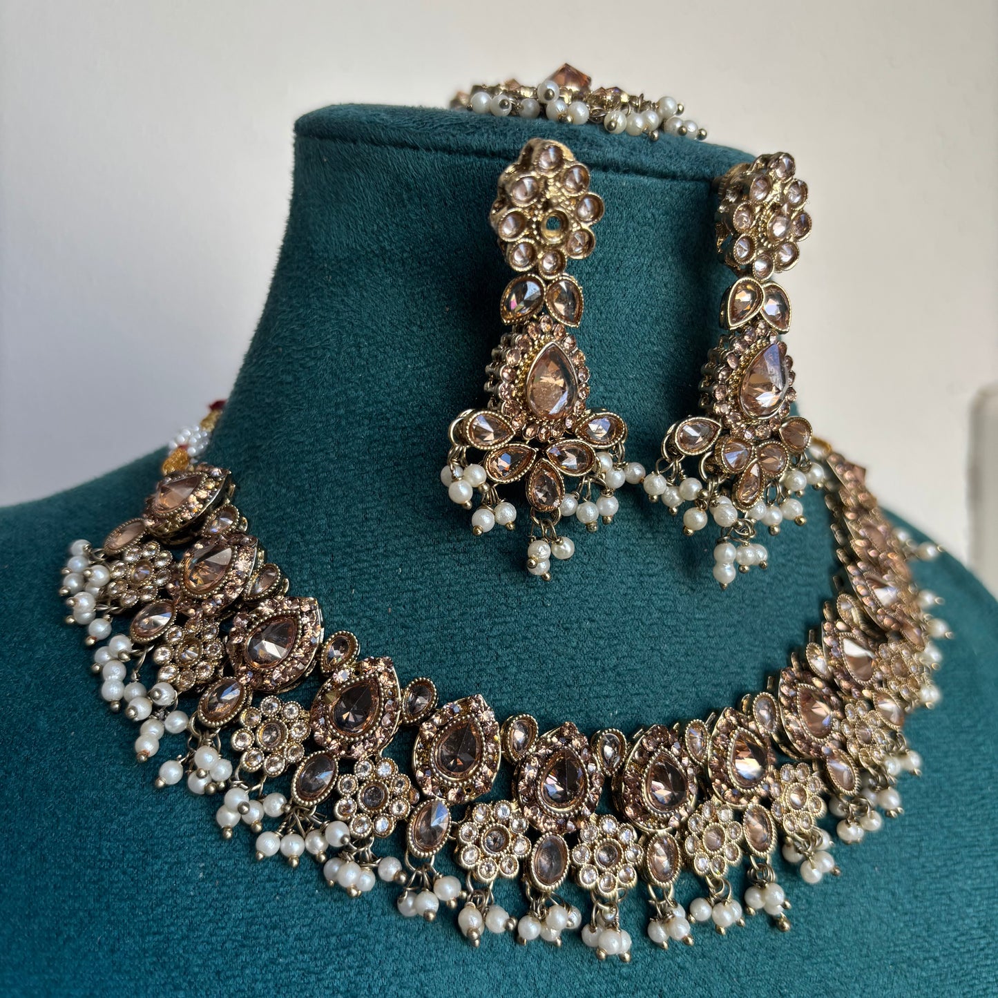 Amara - antique gold