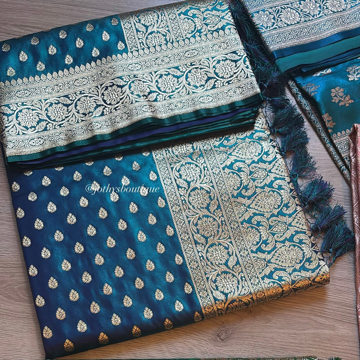 Riyana - peacock blue
