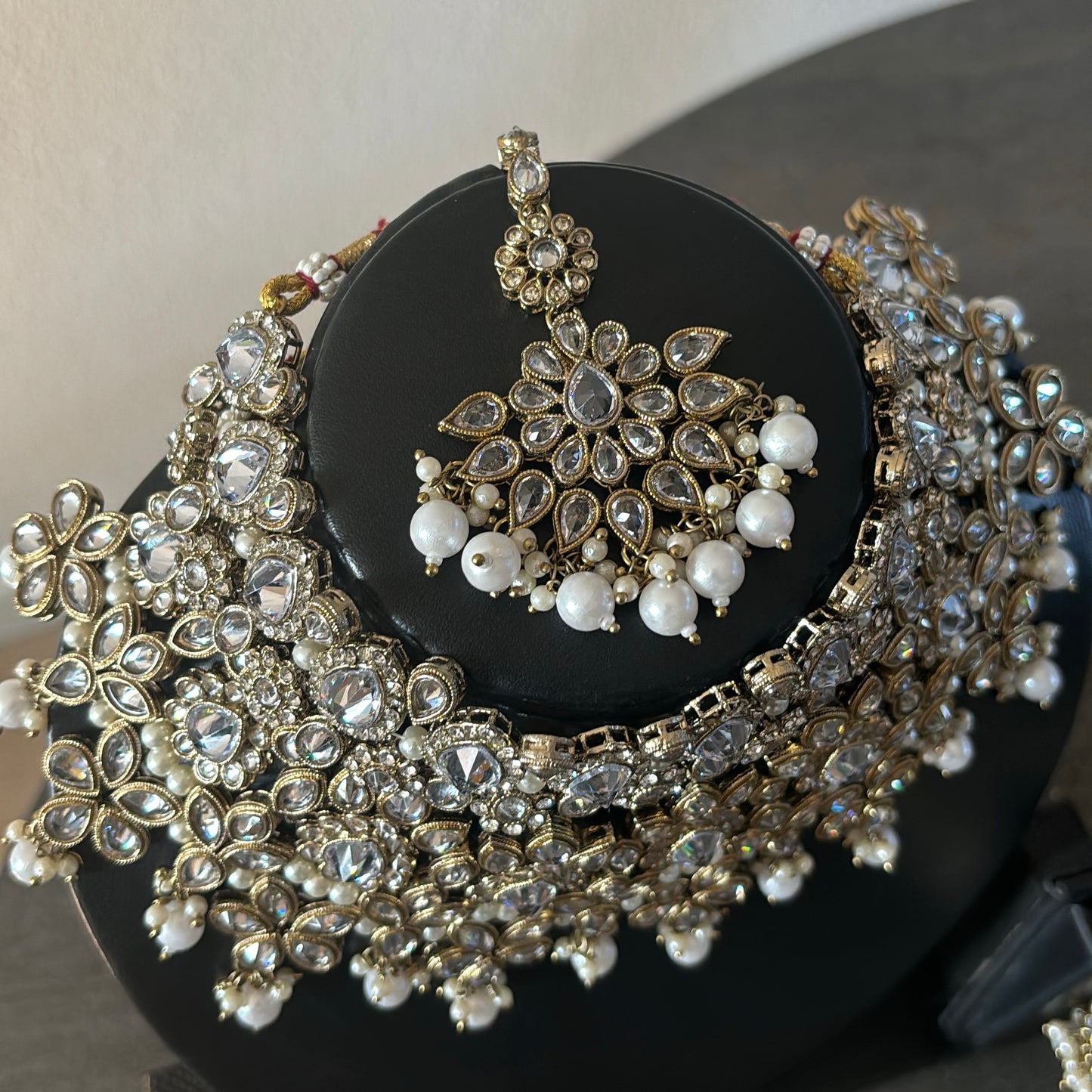 Nadiya white gold